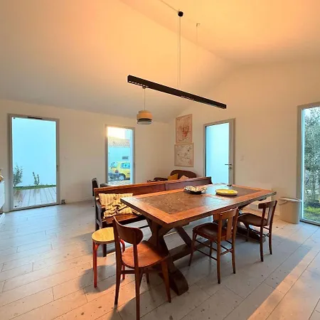 La Maison Neuve D'architecte à Oleron La Brée-les-Bains